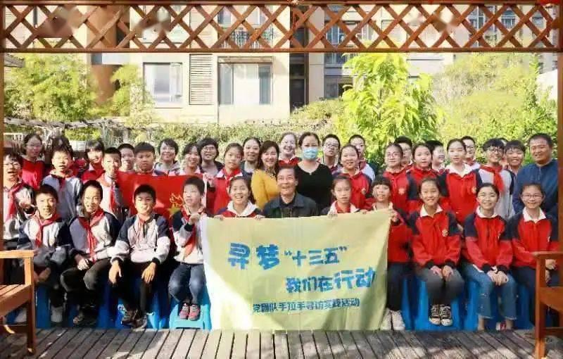 父母一而再再而三地干预孩子的生活，会有哪些影响？该如何放手呢？游戏画面